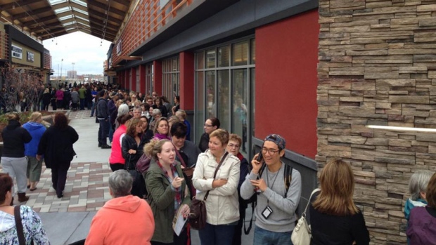 Tanger Outlets opening draws thousands of shoppers