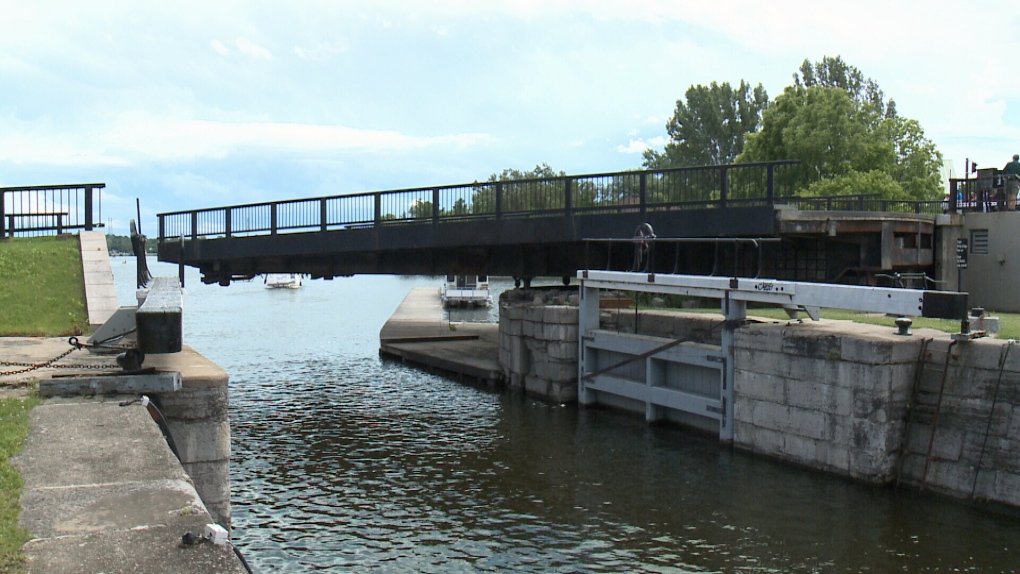 The popular Hog's Back Swing Bridge spans the Rideau Canal and connects traffic along Hog's Back Rd. between Colonel By Drive and Prince of Wales Drive. 