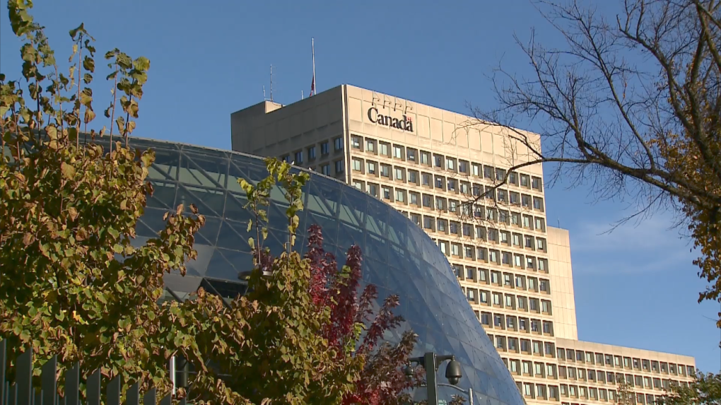 A federal government building in downtown Ottawa. (Aaron Reid/CTV News Ottawa)