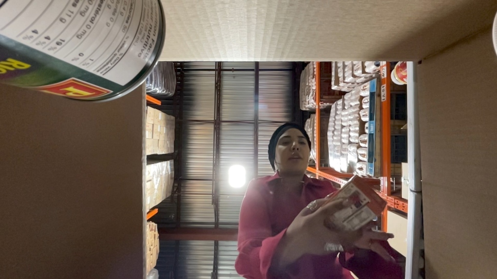 Khadija El Hilali filling a box with food as part of Support Sistem. (Dave Charbonneau/CTV News Ottawa) 