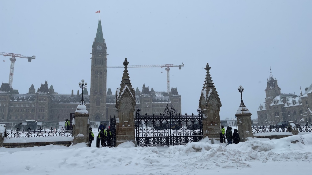 Konvoi Kebebasan: Peningkatan kehadiran polisi di pusat kota Ottawa pada peringatan ‘Konvoi Kebebasan’