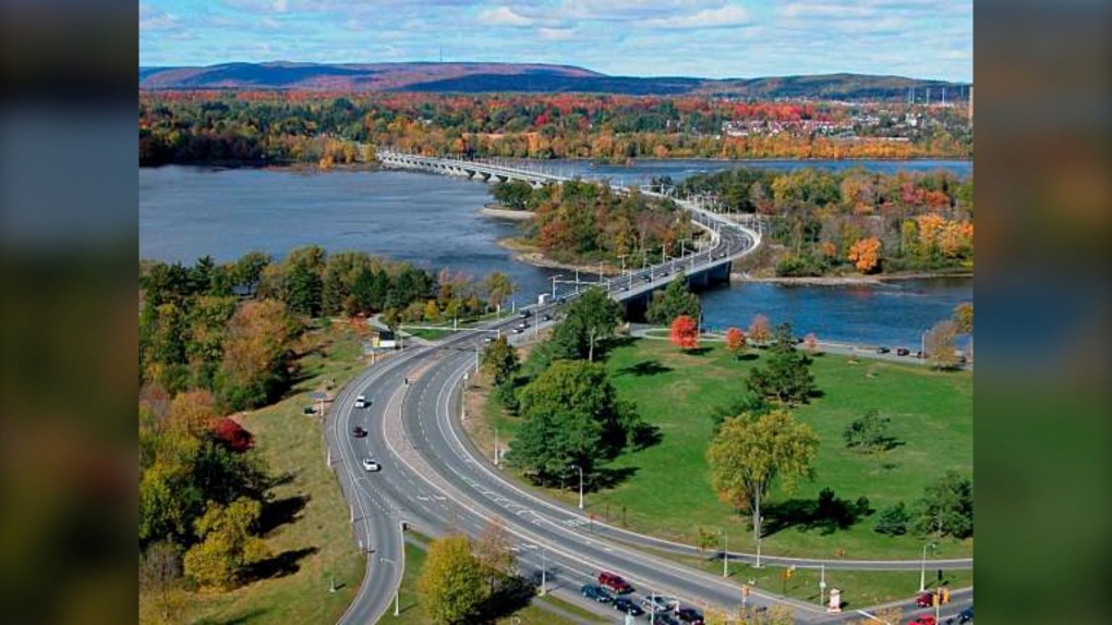 The Champlain Bridge connects Ottawa and Gatineau over the Ottawa River. (National Capital Commission/website) 