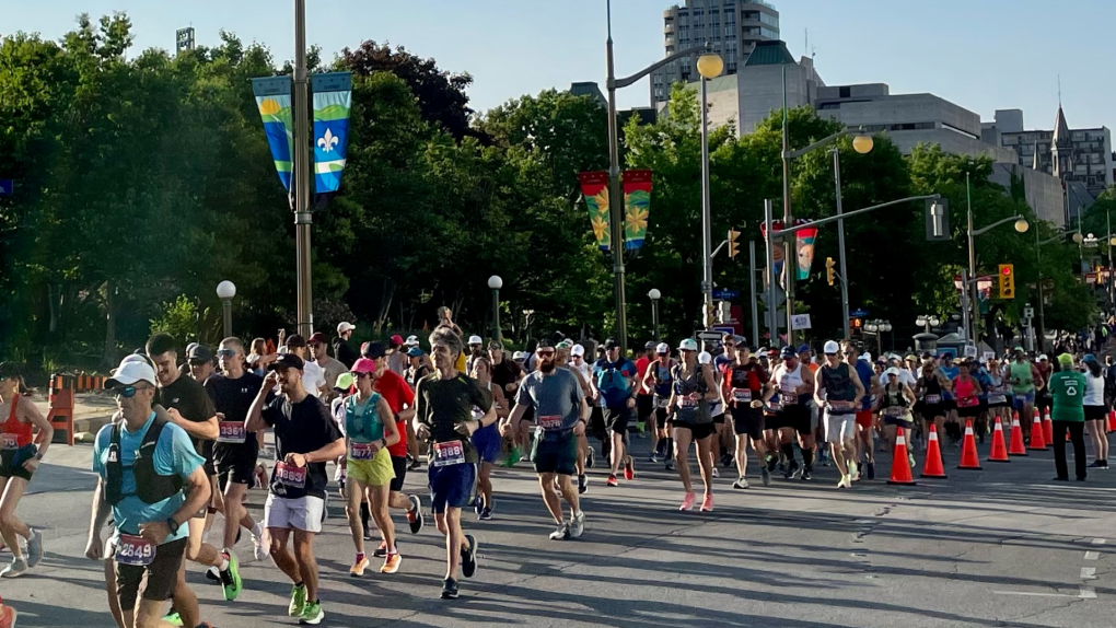 Participants in the Tamarack Ottawa Race Weekend marathon run up Elgin Street in Ottawa. May 28, 2023. (Ted Raymond/CTV News Ottawa)
