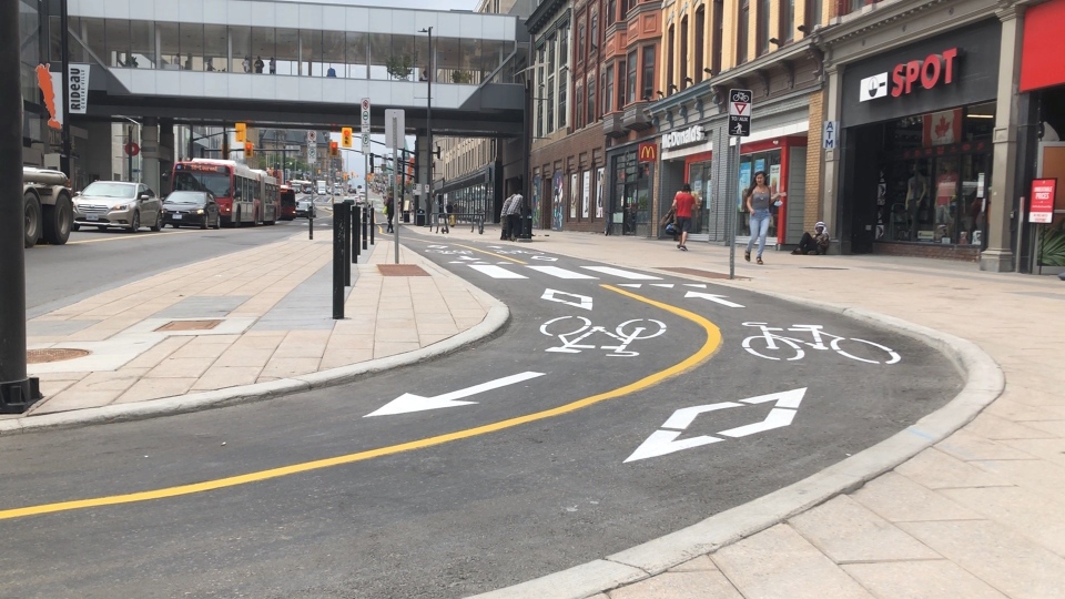 Rideau Street bike lanes